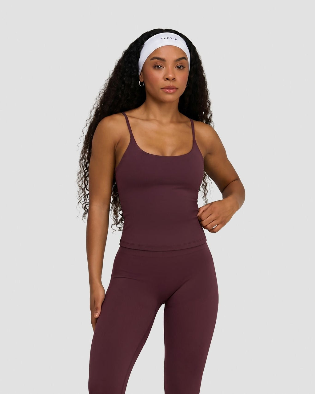 Conjunto deportivo Everyday Movement en malva oscuro, vista frontal