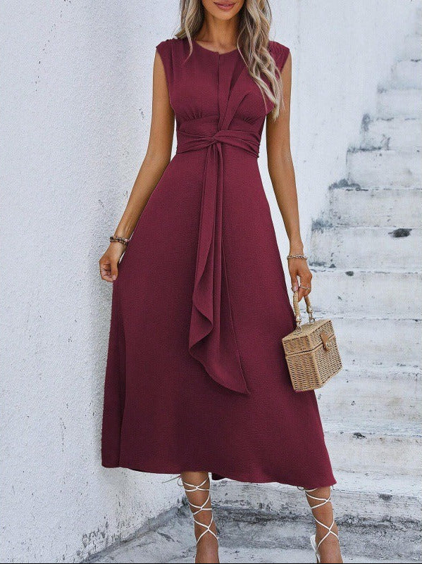 Vestido elegante sin mangas con cintura ajustable