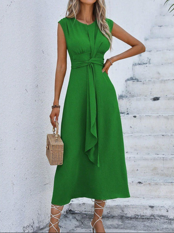 Vestido elegante sin mangas con cintura ajustable