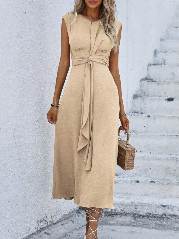 Vestido elegante sin mangas con cintura ajustable