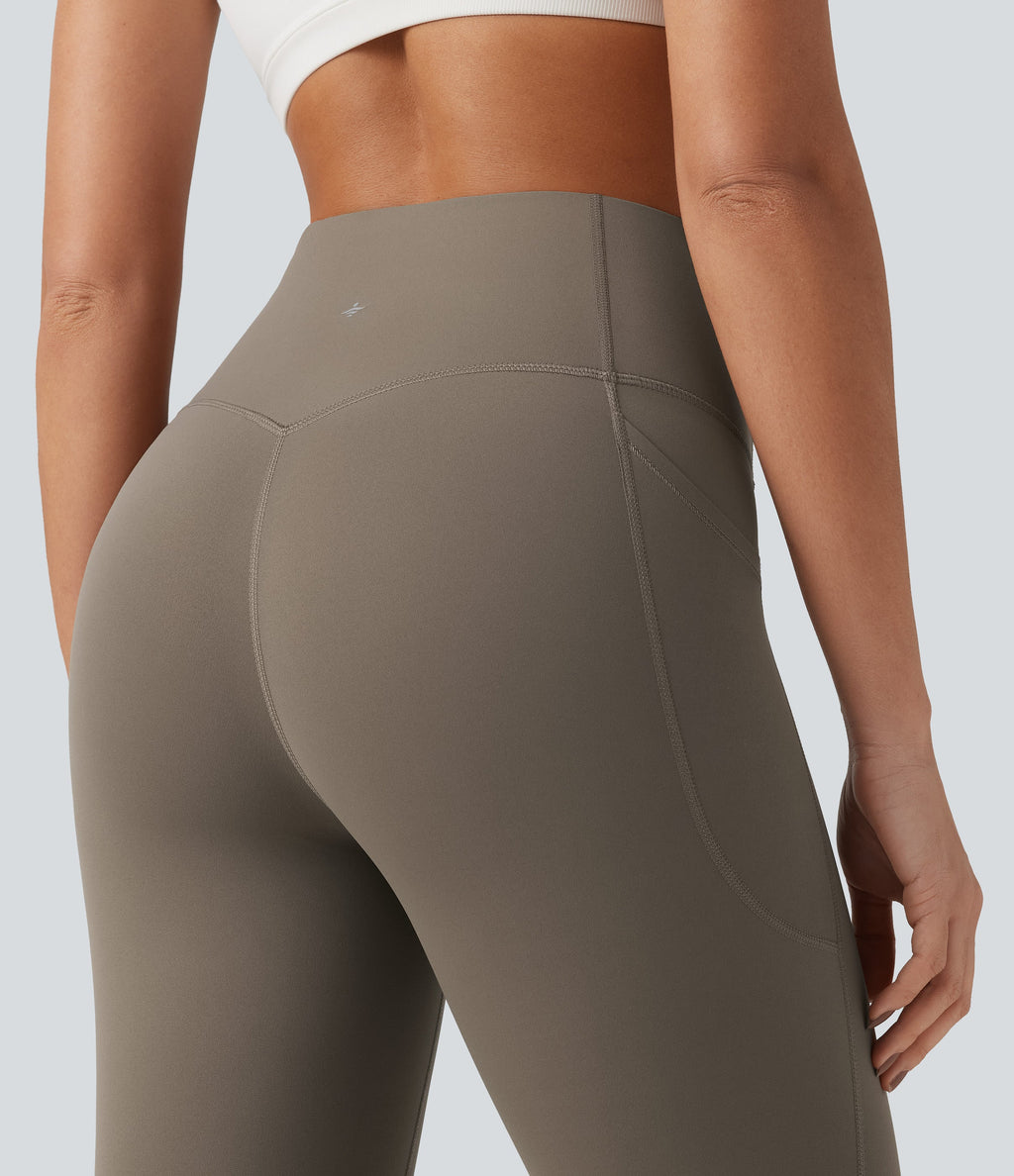 Detalle trasero de leggings Nadia de tiro alto con bolsillo lateral
