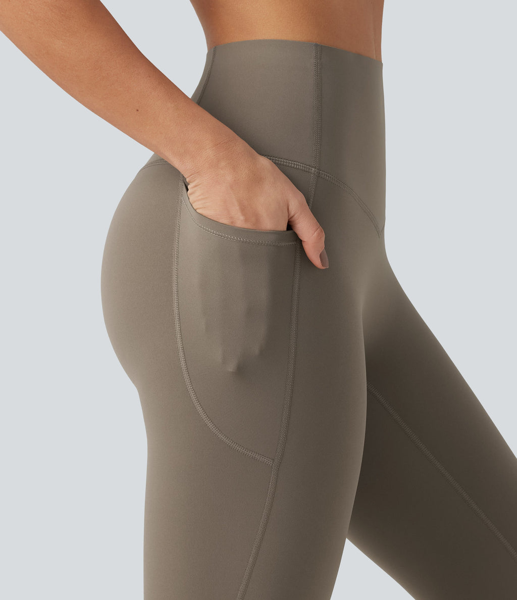 Detalle de bolsillo lateral en leggings Nadia de entrenamiento