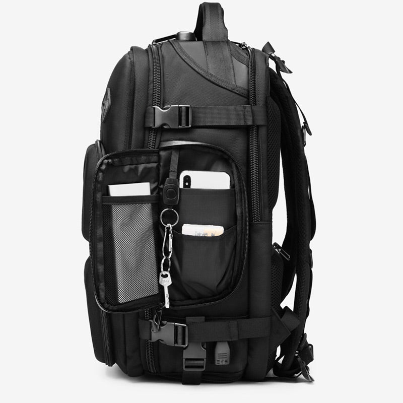 Adrian | Mochila multifuncional para hombre para actividades al aire libre.