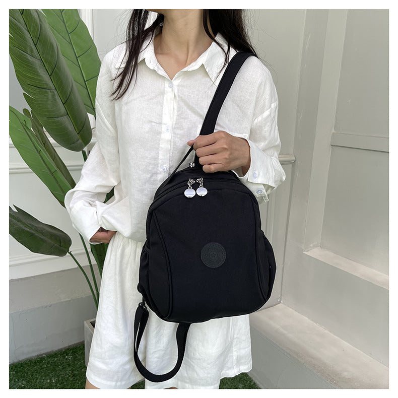 Ludovica | Mochila bandolera tipo sling elegante y ajustable.