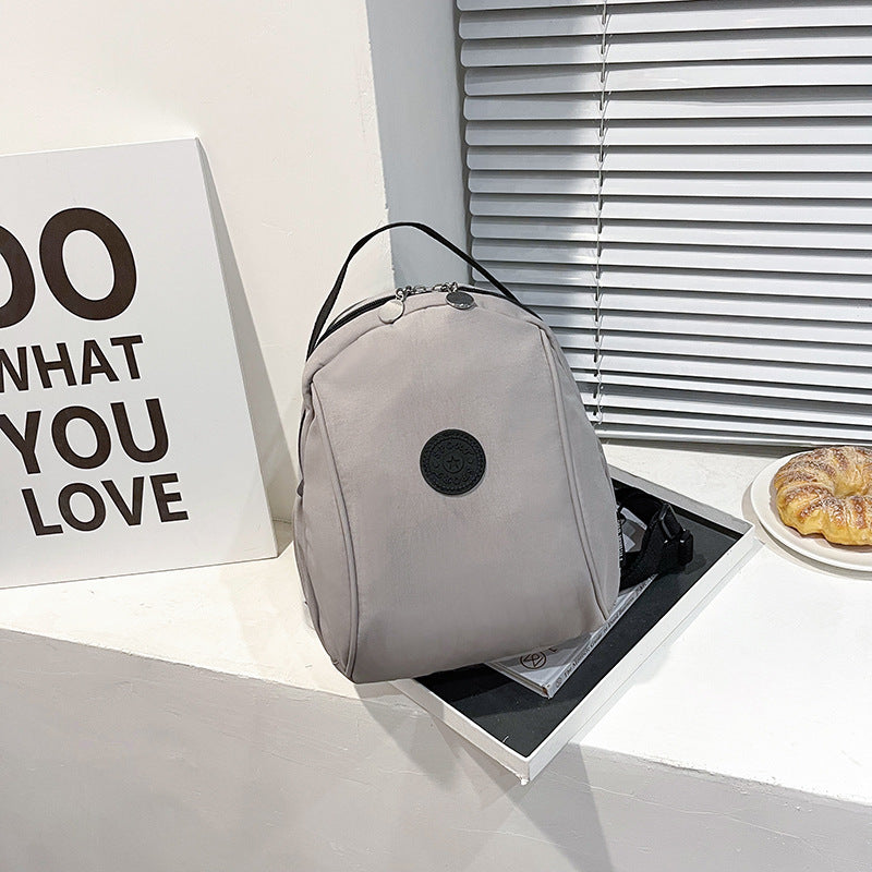 Ludovica | Mochila bandolera tipo sling elegante y ajustable.