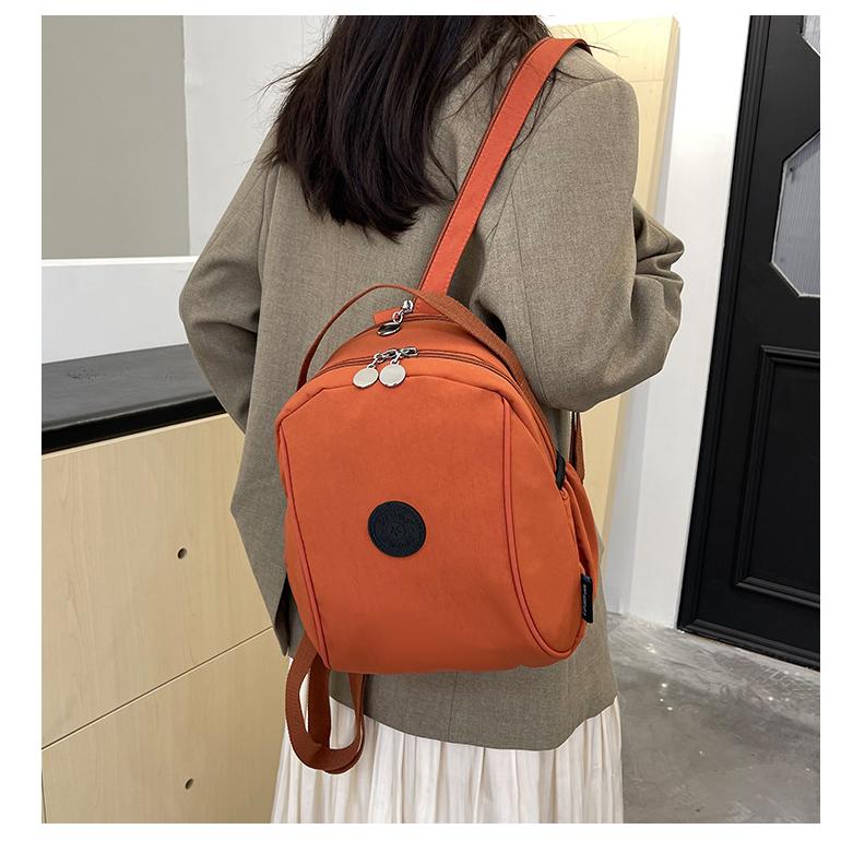 Ludovica | Mochila bandolera tipo sling elegante y ajustable.