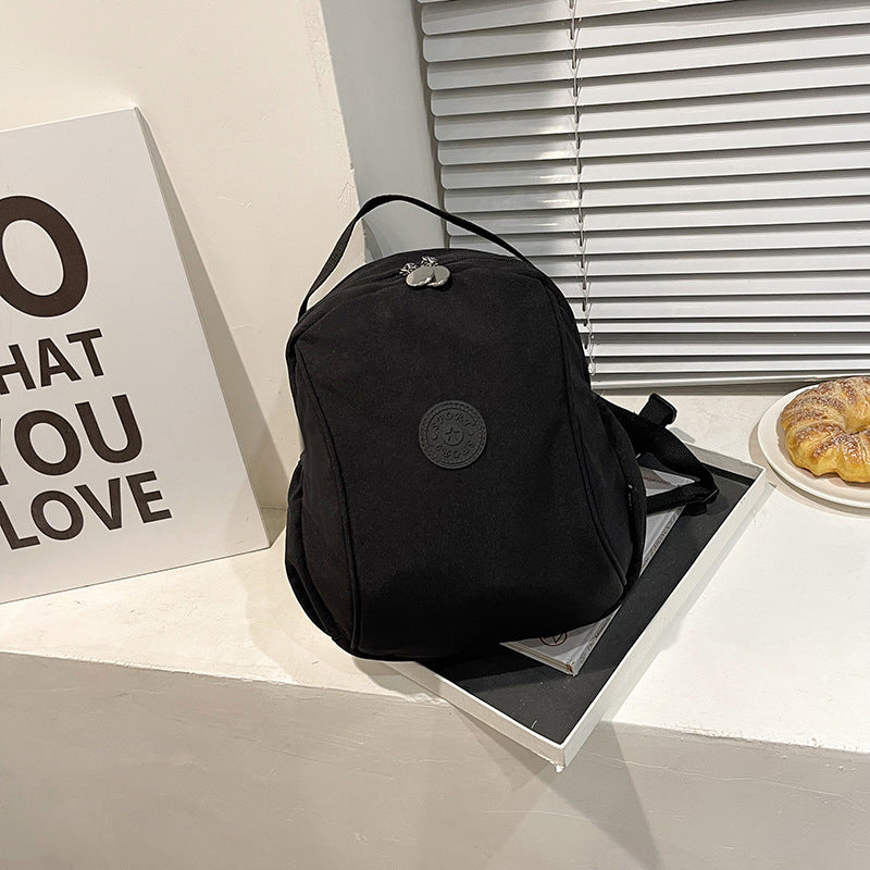 Ludovica | Mochila bandolera tipo sling elegante y ajustable.