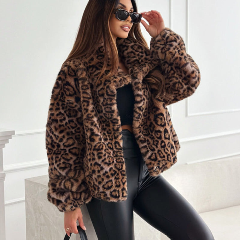 Elodie | Abrigo corto de pelo con estampado de leopardo para mujer
