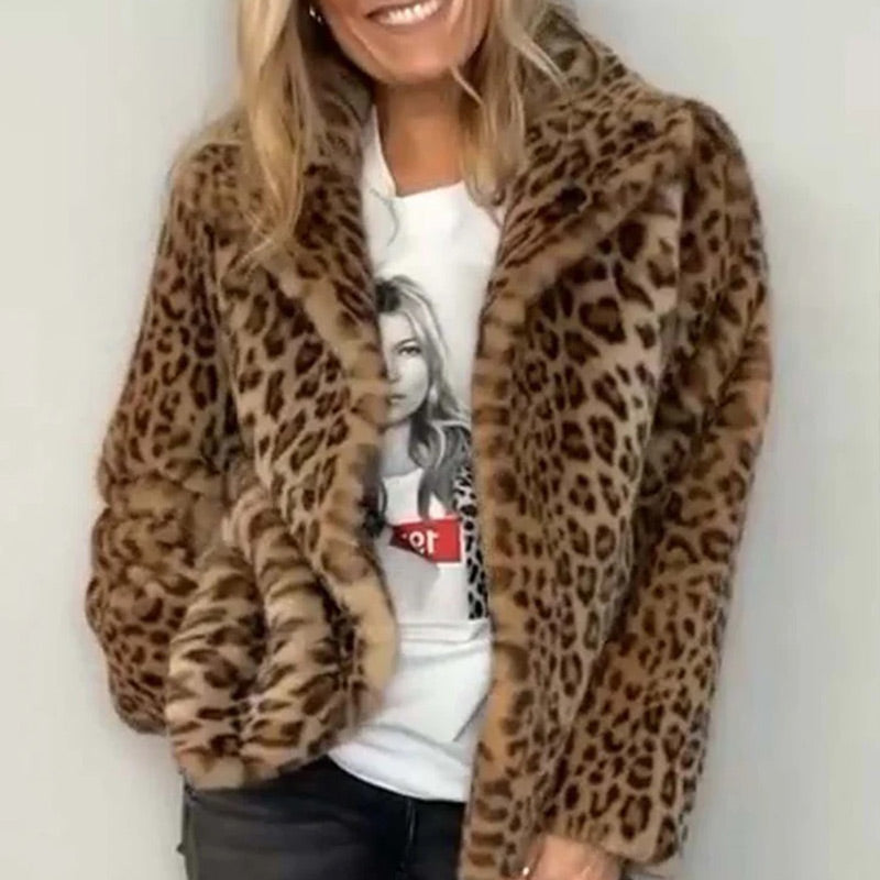 Elodie | Abrigo corto de pelo con estampado de leopardo para mujer