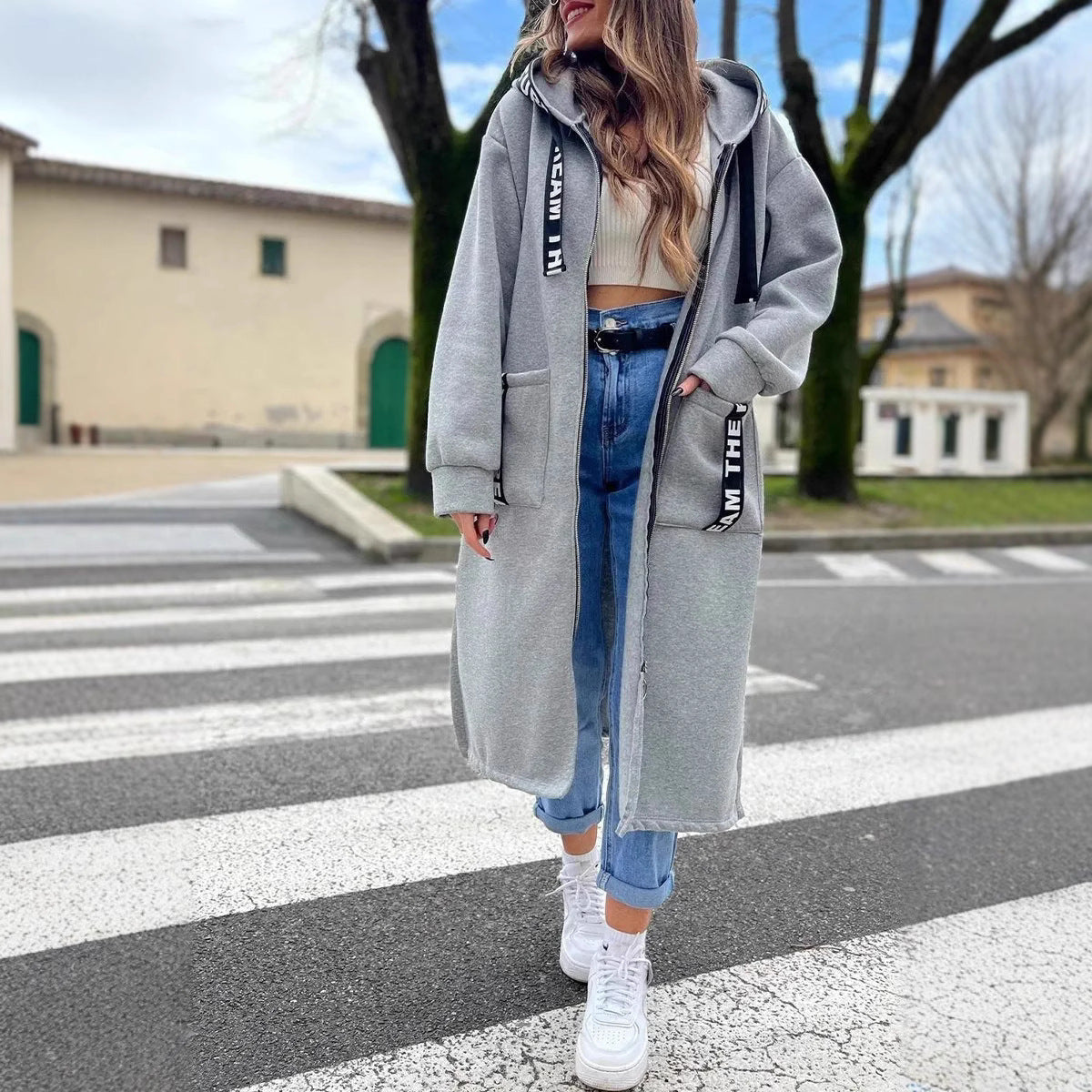 Nuria | Abrigo tipo sudadera con capucha y corte oversize para mujer