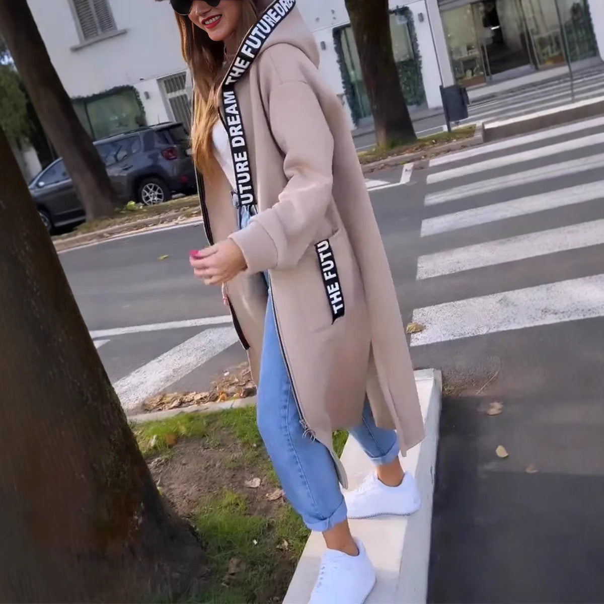 Nuria | Abrigo tipo sudadera con capucha y corte oversize para mujer