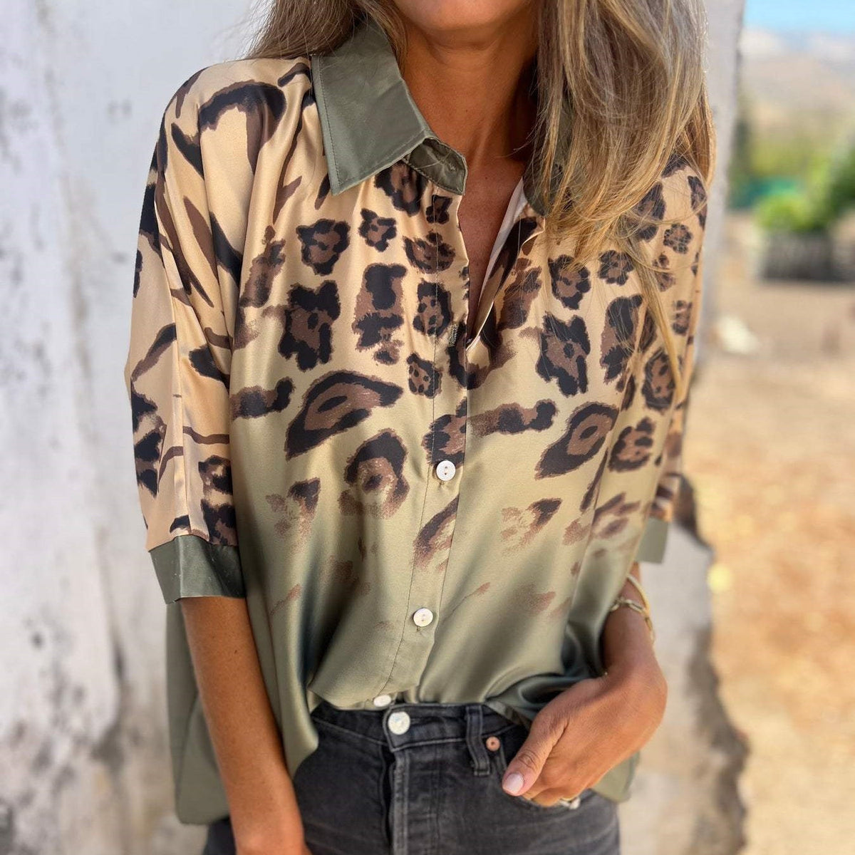 Zoe | Camisa abotonada con estampado de leopardo para mujer