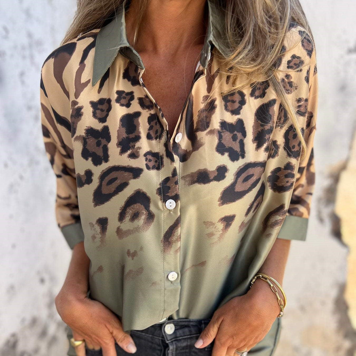 Zoe | Camisa abotonada con estampado de leopardo para mujer