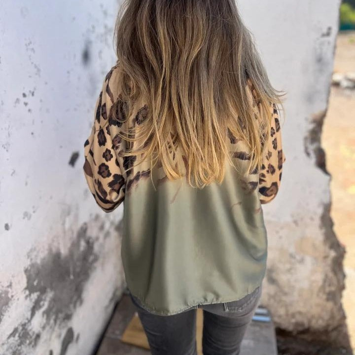Zoe | Camisa abotonada con estampado de leopardo para mujer