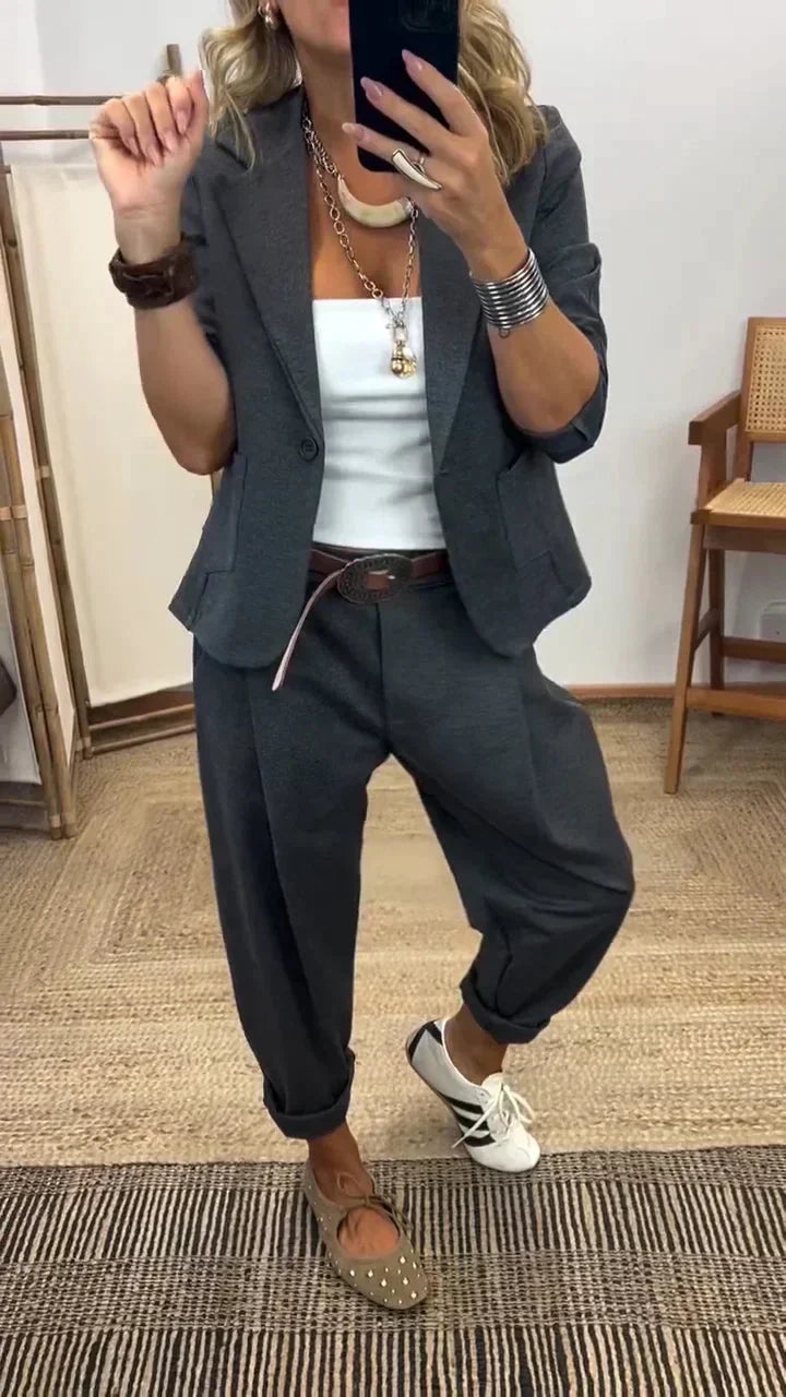 Berenice | Traje de negocios para mujer: americana con cuello y pantalón, estilo clásico y ajuste transpirable.