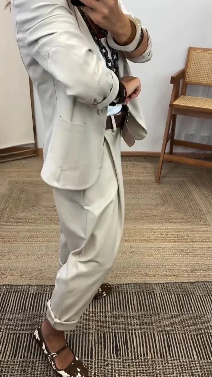 Berenice | Traje de negocios para mujer: americana con cuello y pantalón, estilo clásico y ajuste transpirable.