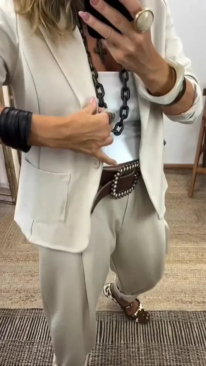 Berenice | Traje de negocios para mujer: americana con cuello y pantalón, estilo clásico y ajuste transpirable.