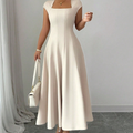 Almudena | Elegante vestido de línea A para mujer, con escote cuadrado, corte entallado y largo.