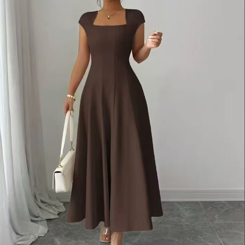 Almudena | Elegante vestido de línea A para mujer, con escote cuadrado, corte entallado y largo.