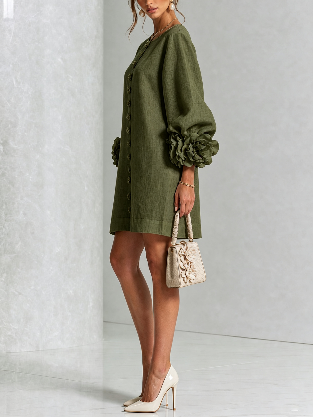 Vestido mini verde oliva con puños florales - vista lateral
